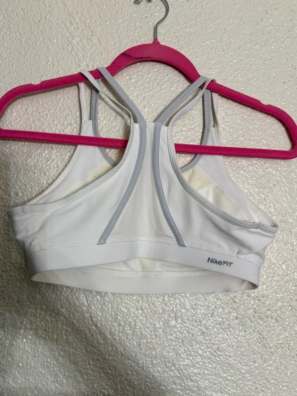 Vintage Y2K Nike Women’s white Racerback Sports Bra with Contrast Trim size M